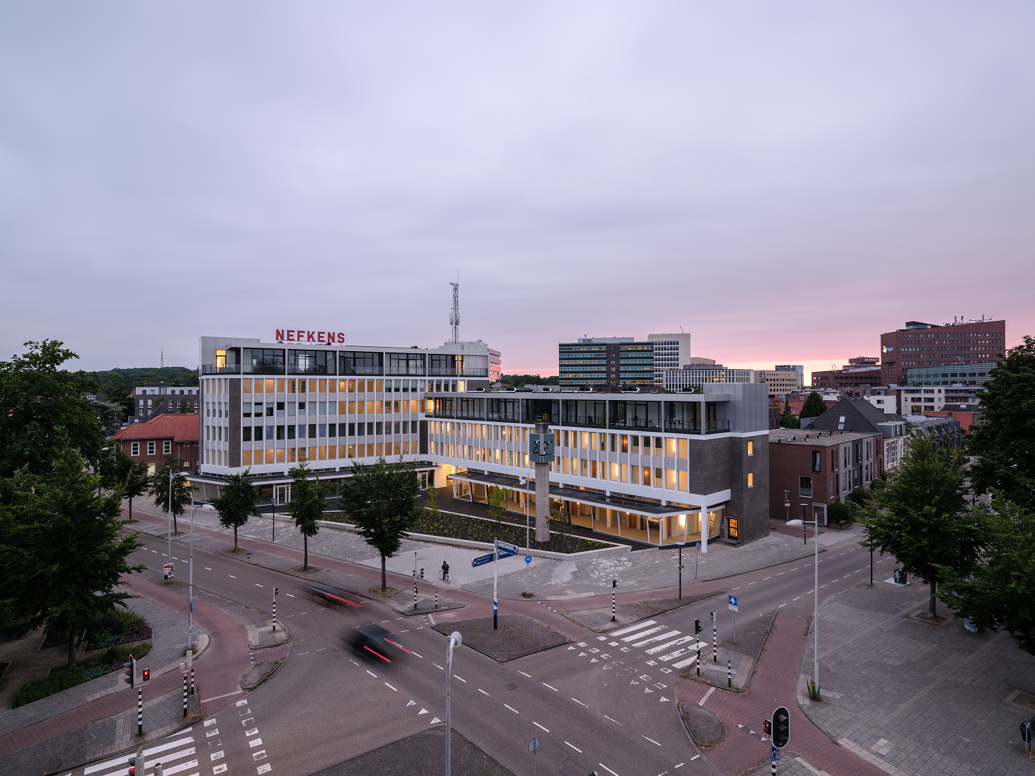 Van autoshowroom naar luxe woongebouw; transformatie voltooid
