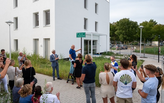 Onthulling van de straatnaamborden op het Hof van Duurzaamheid