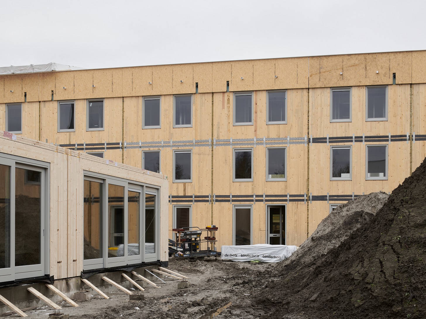 Verschillende bouwstadia van het Hof van Duurzaamheid in beeld