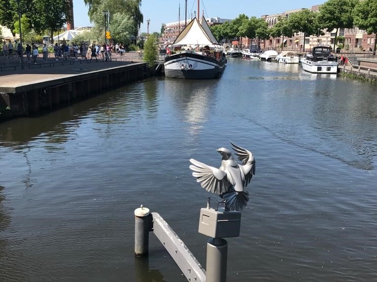 Onthulling nieuwe Duif in Eemhaven