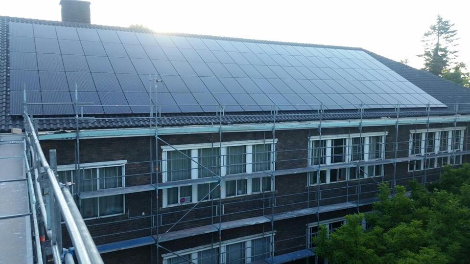 Zonnepanelen op dak De Kleine Campus