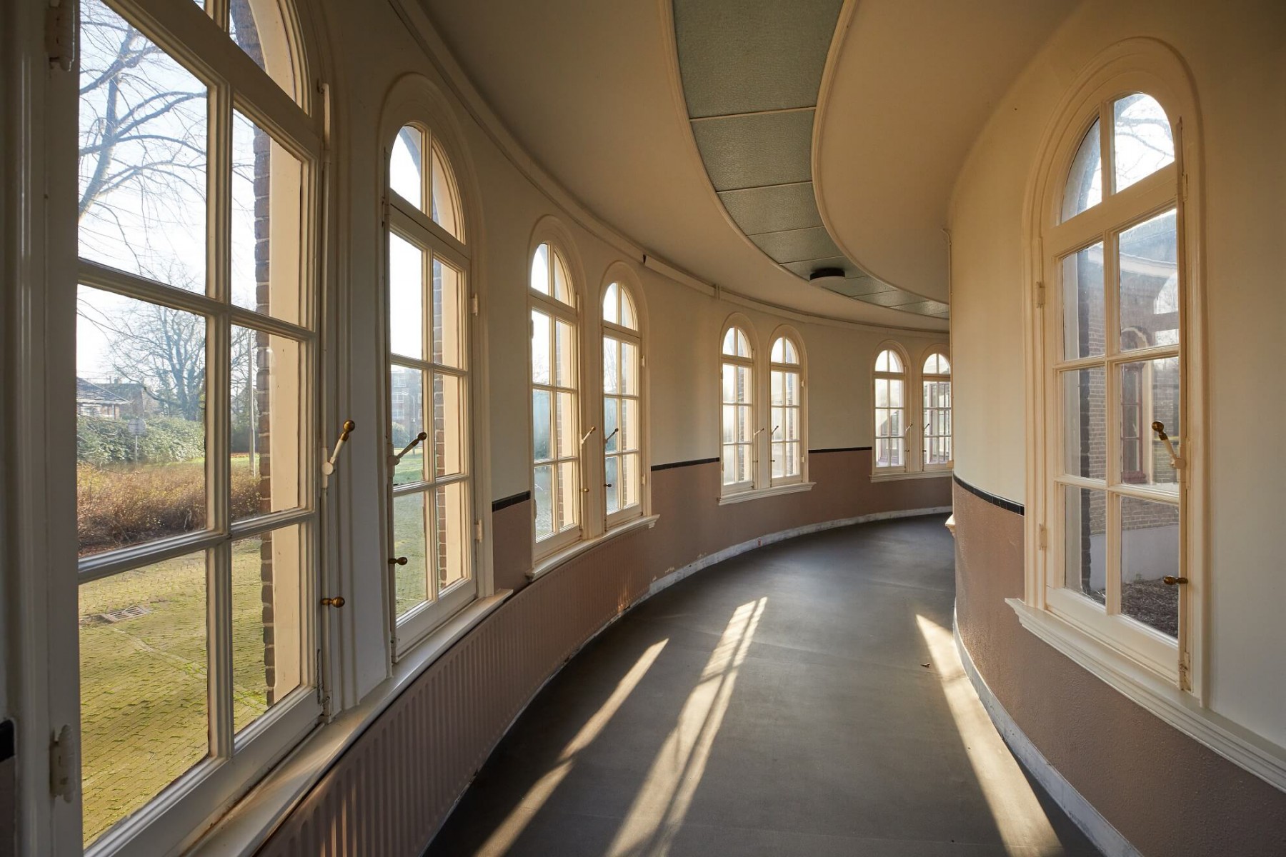 In het AD: In de vroegere ziekenzalen van het statige Militair Hospitaal in Amersfoort kun je straks wonen en werken